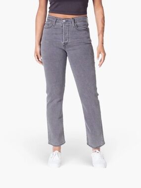 Levi’s Wedgie Straight High Rise Gray Wash Jeans Size 28 Cropped Denim